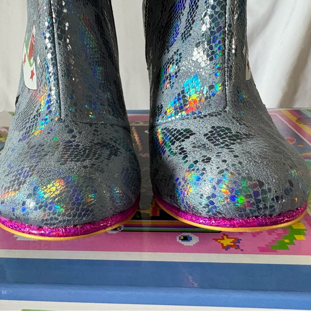 Holographic Star-Embellished Boots - Picture 6 of 14